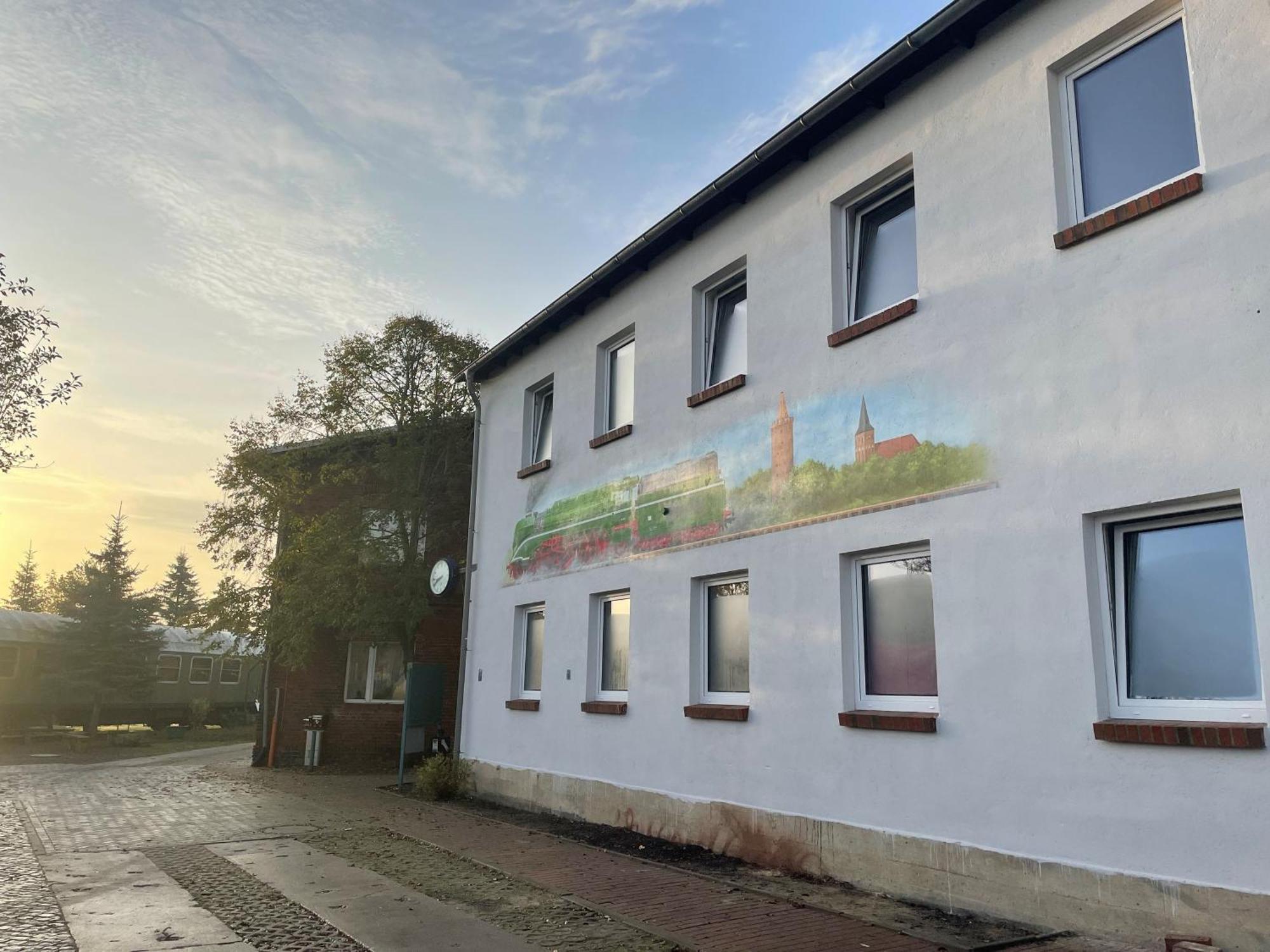 Lokschuppen Pasewalk- Gaestehaus Lokschuppen Exterior foto